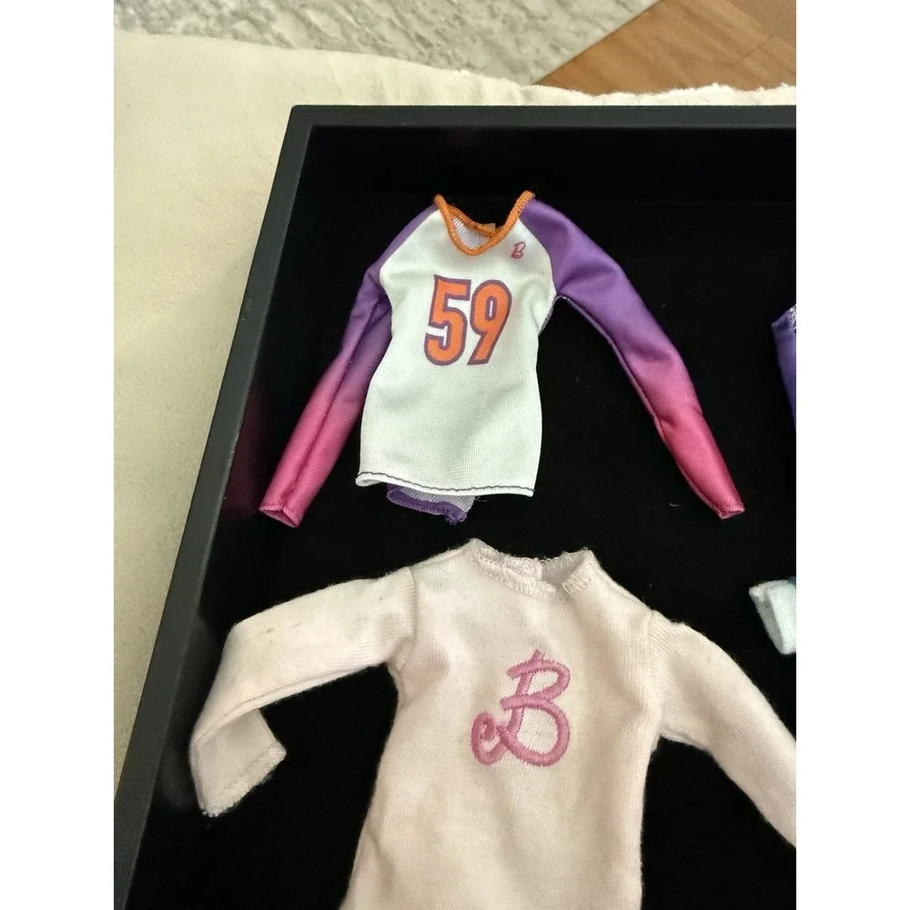 Huge Lot Barbie Clothes authentic skirts tops coats jersey Collectibles ‎ 4784